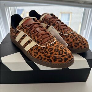 Women’s Adidas BREAKNET SLEEK SHOES size 8 - SOLD OUT!